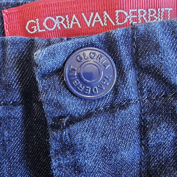 Gloria Vanderbilt Denim Embroidered Capri Jeans with Red Label - Picture 5 of 13